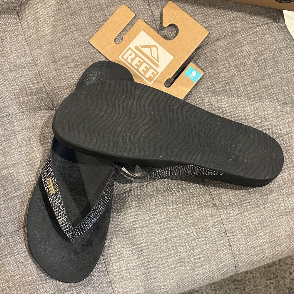 Reef Black and Gray Flip Flops - Picture 2 of 2